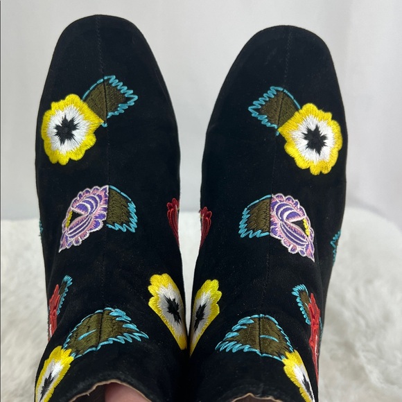 Betsy Johnson Twiggy booties 60’s vibe - Picture 7 of 11